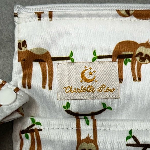 Cute Sloth Print diaper/Wet or dry Bag with 2 zippered pouches - Picture 4 of 5